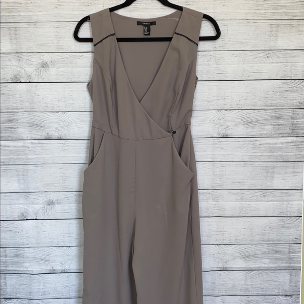 FOREVER 21 | Grey/Black Jumpsuit